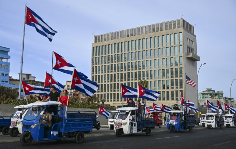 Cubans stage bike protest against U.S. embargo