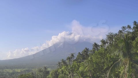 Effusive eruptions continue at Mayon Volcano
