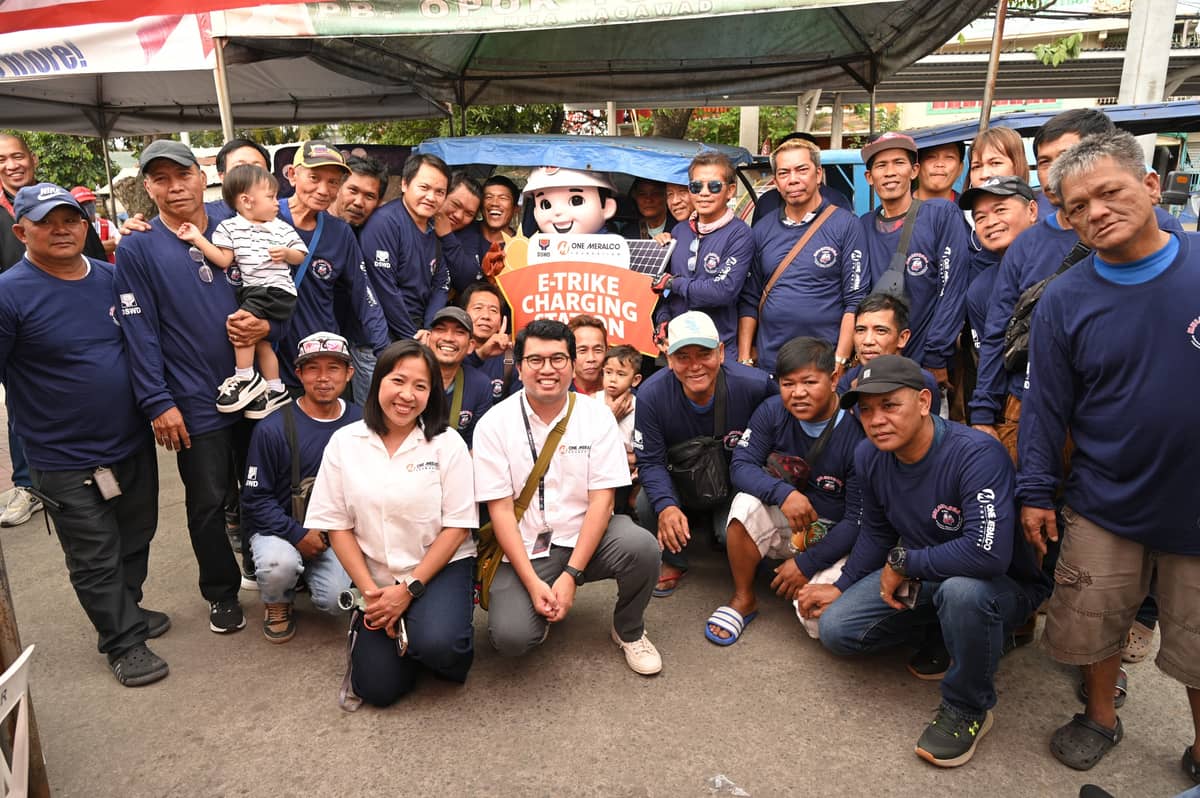 DRIVEN by clean energy. Some of the 117 members of the Mulawinan Centro E-Trike Operators and Drivers Association with OMF Program managers Grace Noche and Patrick Famisaran during the turnover ceremony of the e-trike charging station.