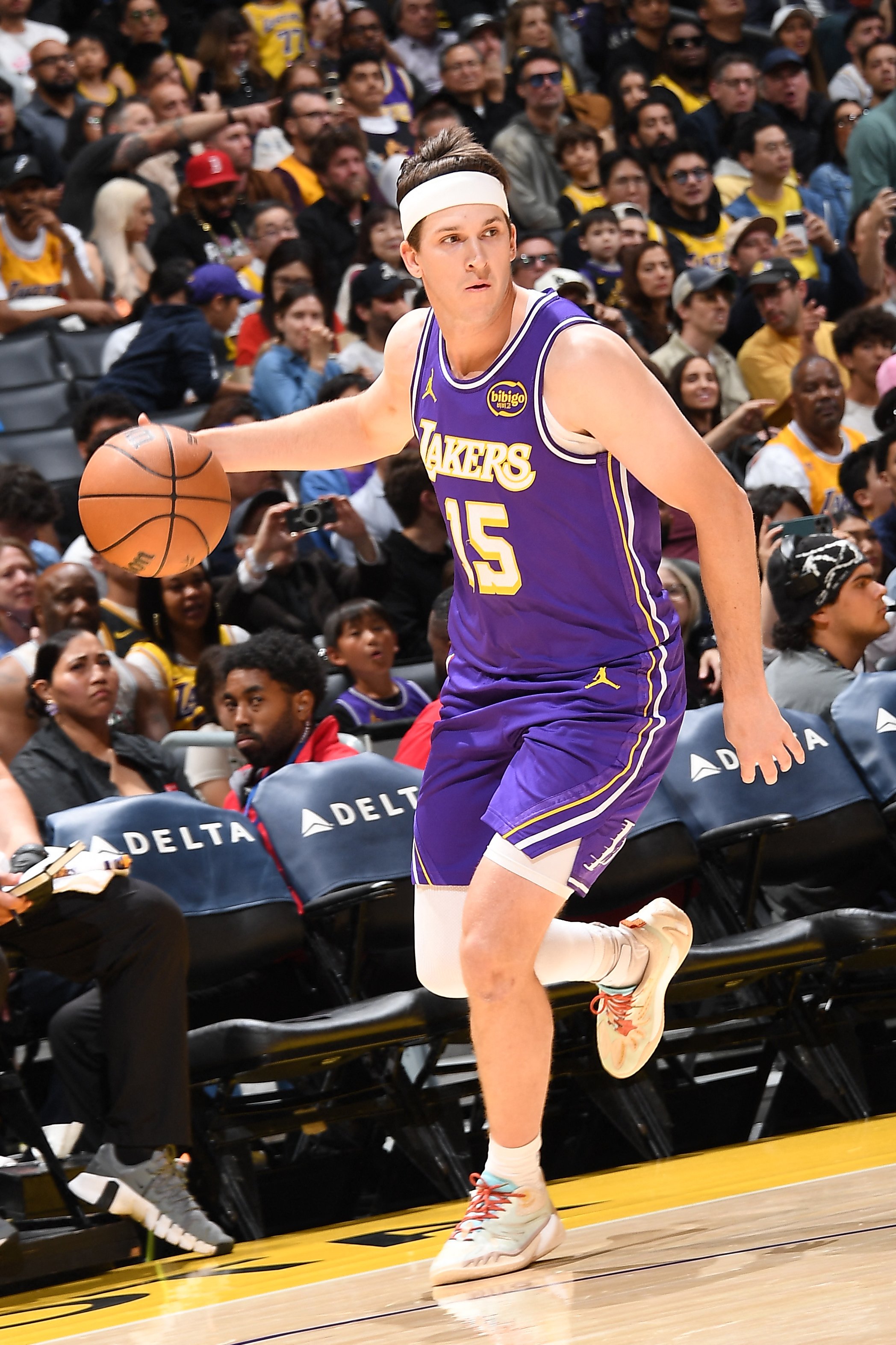 Reaves injury adds to Lakers woes