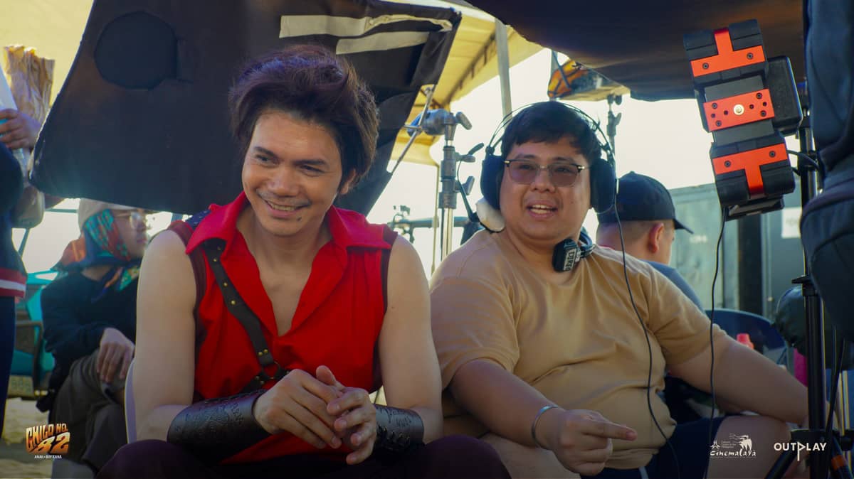 VHONG Navarro with the director.