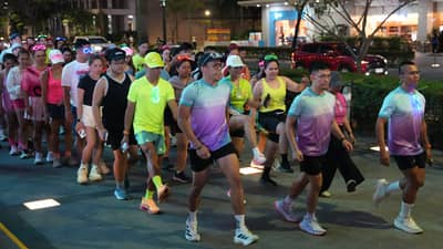 Runners light up Uptown Bonifacio in neon for Sony Philippines’ Eco Run, moving to the beat of their playlists with LinkBuds Clip on.