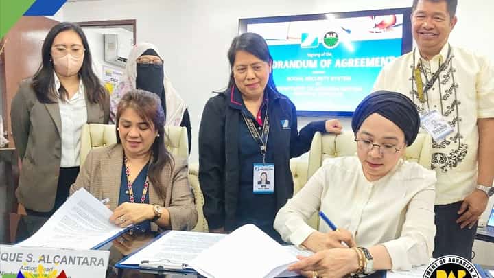 KORONADAL CITY — The Department of Agrarian Reform (DAR) Region XII and the Social Security System (SSS) signed an agreement providing social security coverage for job order and contractual employees at DAR 12. The contract signing was attended by SSS Mindanao South 2 Division Acting Head Monique S. Alcantara (left) and DAR XII officials headed by Regional Director Mariannie S. Lauban-Baunto (right).