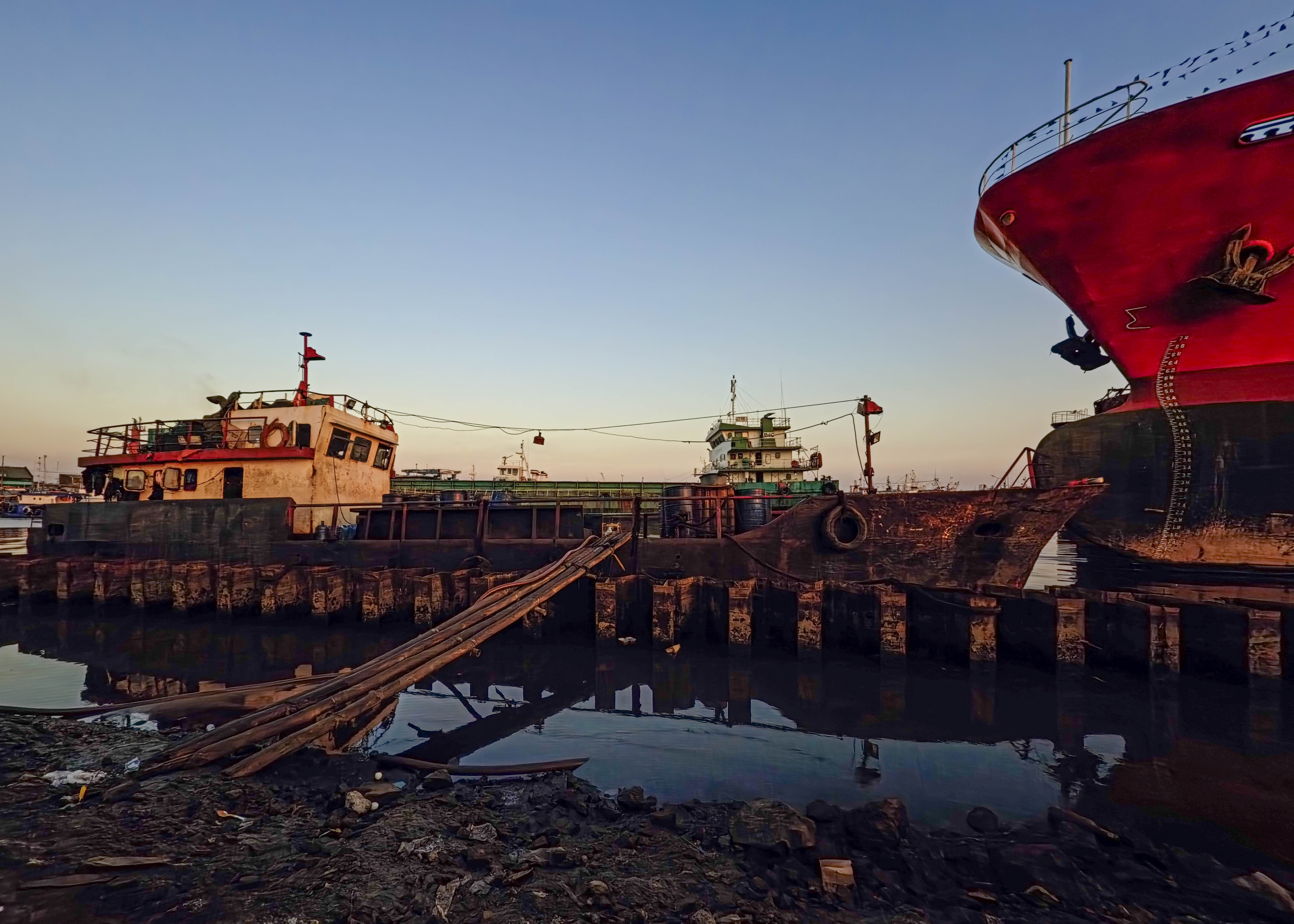 PNP identifies barge owner in P9.75-M illegal diesel bust