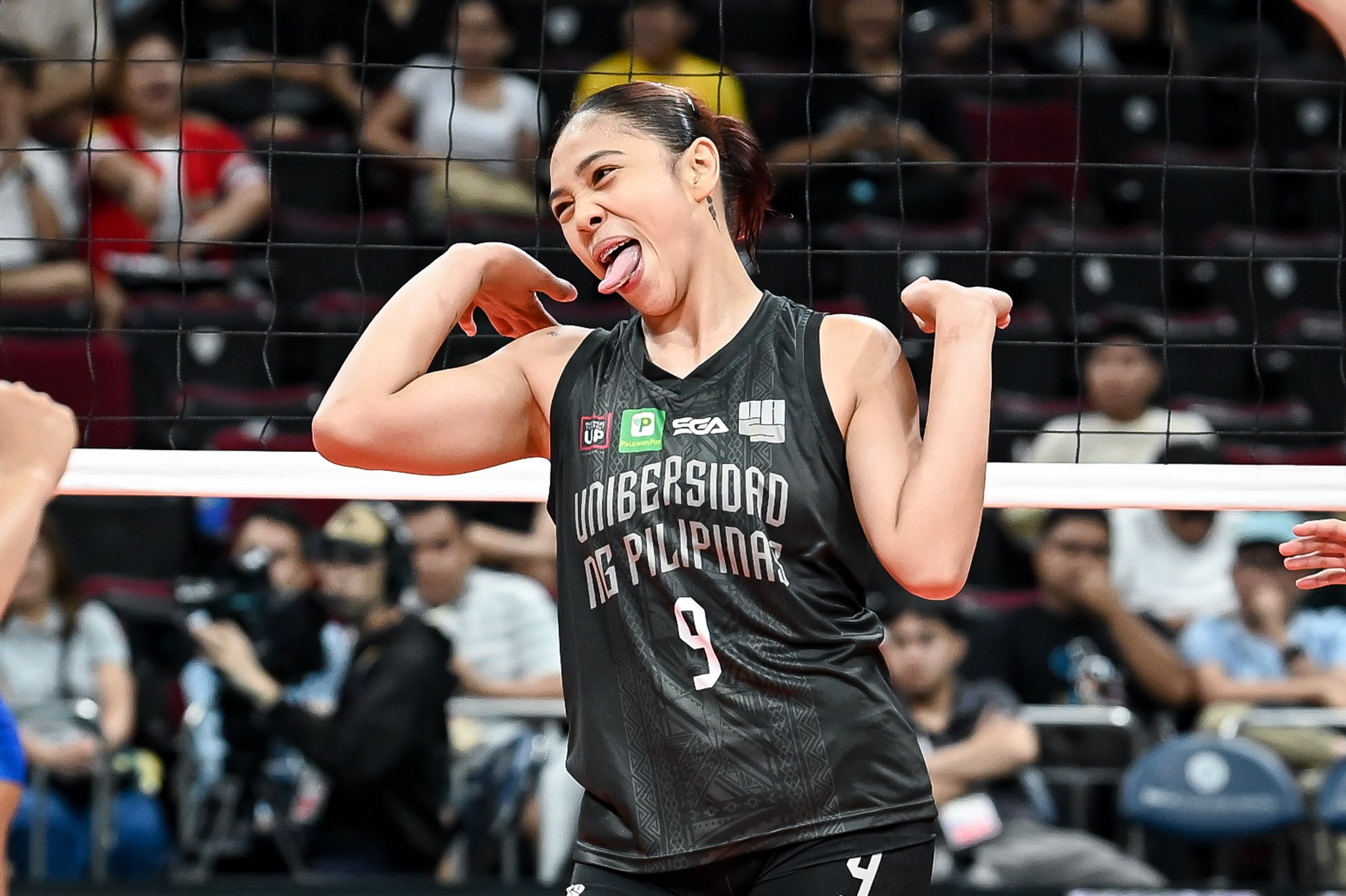 Fighting Maroons keep Final Four chances alive