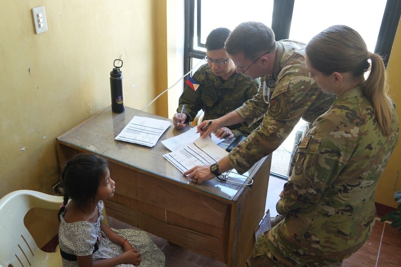 AFP, US forces conduct community health drive in Quezon