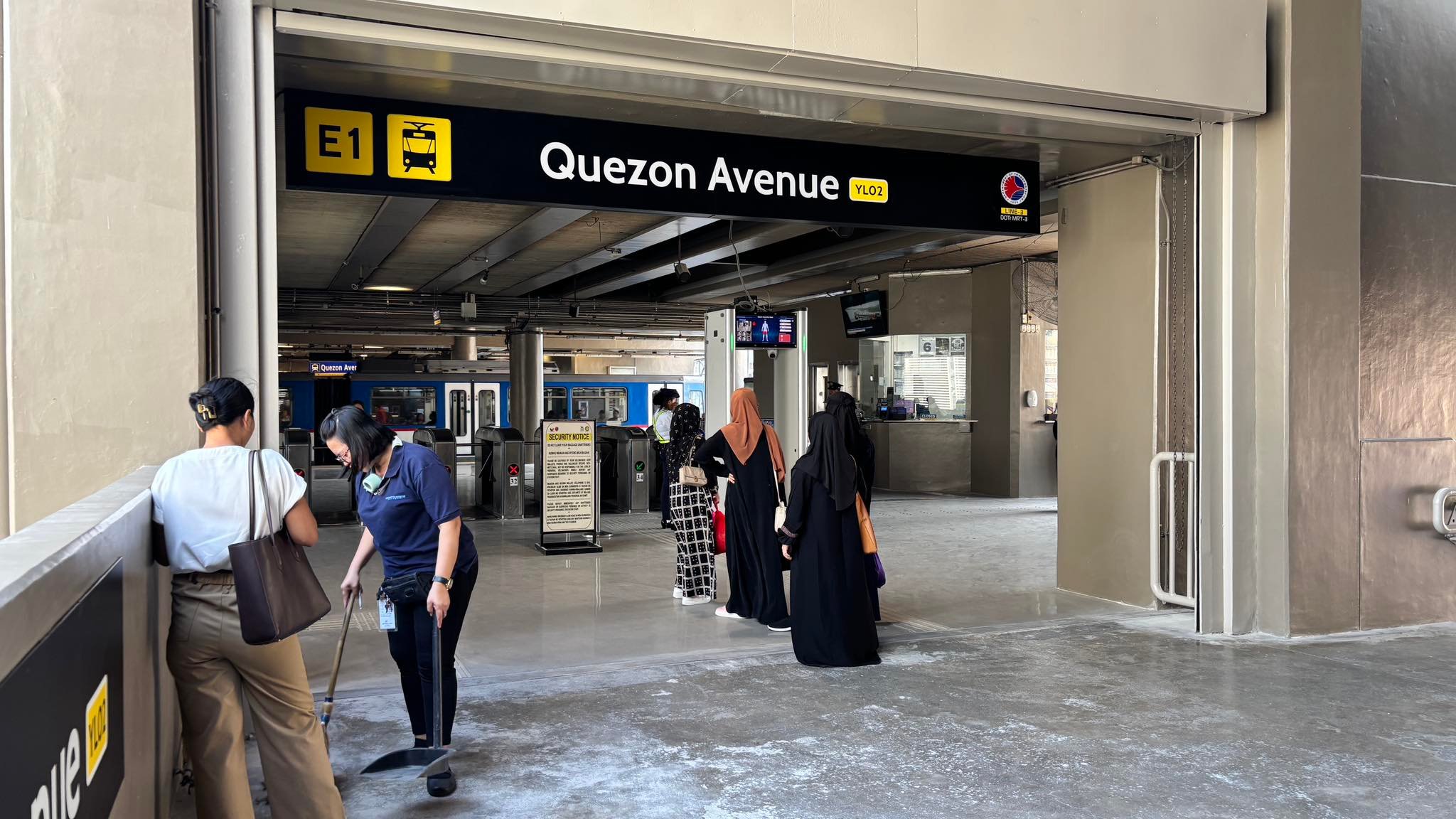 DoTr chief inspects MRT-3 station upgrades