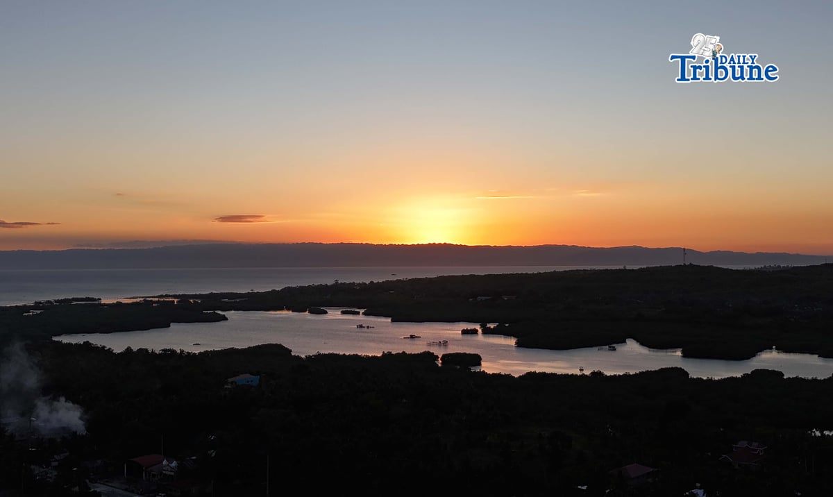 (April 09 2026) A sun set to off from Ubayon Loon Bohol, On Thursday April 9 2026, April 9, 2026, the Local Government Unit of Loon, Bohol, reported that the area is experiencing a "DANGER" level heat index. Residents are warned that the high temperature poses a high risk of heat cramps, exhaustion, and potentially heat stroke with continued exposure. The MDRRMO-Loon strongly advises everyone to stay hydrated, alert, and protected against extreme heat conditions. In case of symptoms such as dizziness, headache, or excessive sweating, seek immediate rest and medical attention if necessary. Photo/Analy Labor