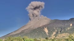 Kanlaon emits 1.2-km ash plume; Alert Level 2 maintained