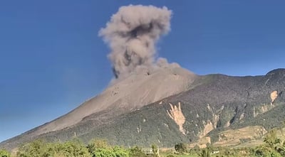 Kanlaon emits 1.2-km ash plume; Alert Level 2 maintained