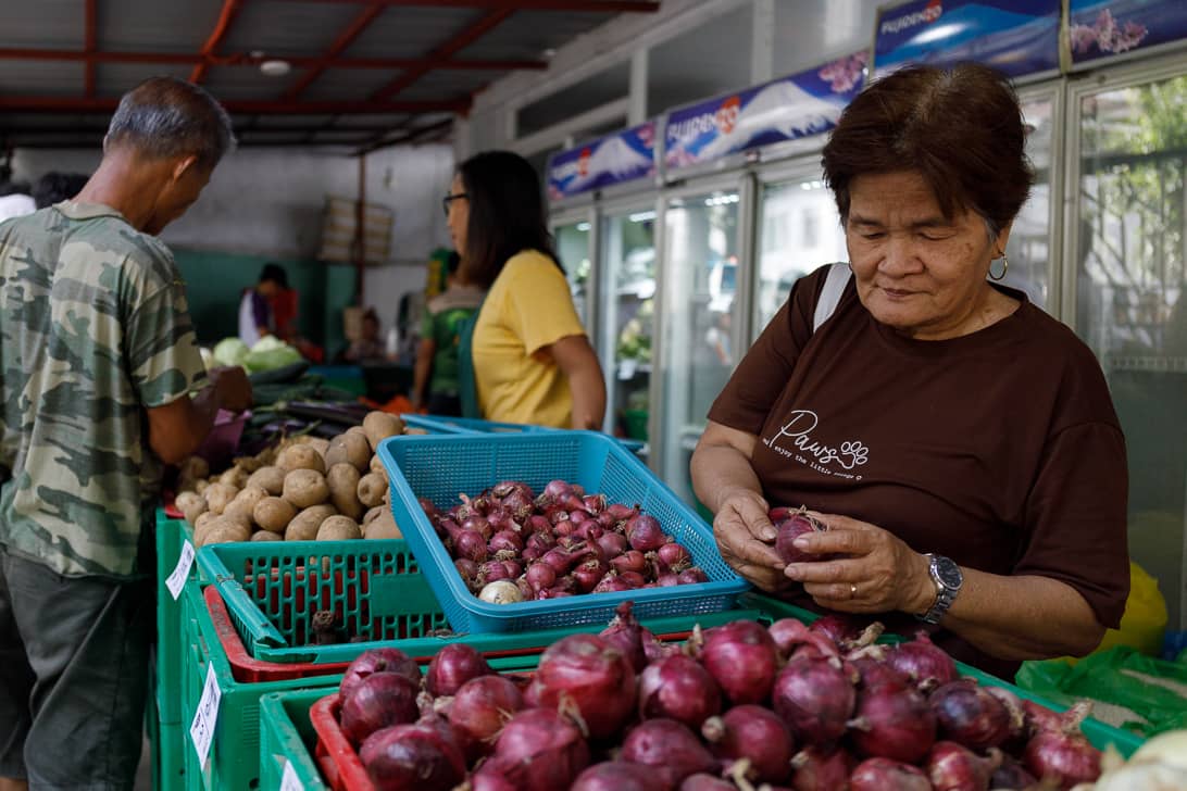 People line up to buy rice priced at P20 per kilo and other farm products at the Kadiwa ng Pangulo Center in Malate, Manila on Friday, 10 April 2026.

Residents said they queued as early as 4 a.m., with some sleeping outside overnight to secure a spot and avail of the subsidized rice under the Bente Bigas program.