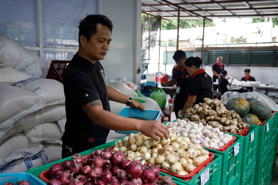 People line up to buy rice priced at P20 per kilo and other farm products at the Kadiwa ng Pangulo Center in Malate, Manila on Friday, 10 April 2026.

Residents said they queued as early as 4 a.m., with some sleeping outside overnight to secure a spot and avail of the subsidized rice under the Bente Bigas program.