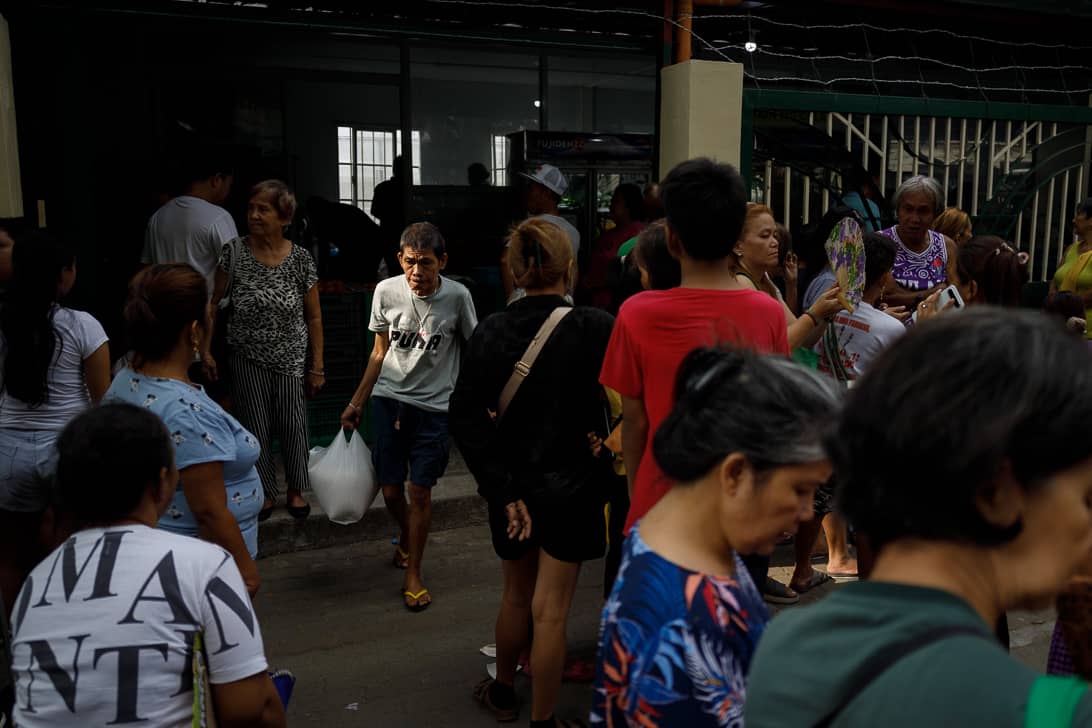 People line up to buy rice priced at P20 per kilo and other farm products at the Kadiwa ng Pangulo Center in Malate, Manila on Friday, 10 April 2026.

Residents said they queued as early as 4 a.m., with some sleeping outside overnight to secure a spot and avail of the subsidized rice under the Bente Bigas program.
