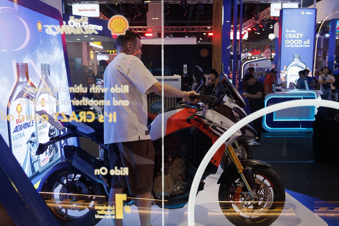 Motorcycle enthusiasts visit Makina Expo 2026 at SMX