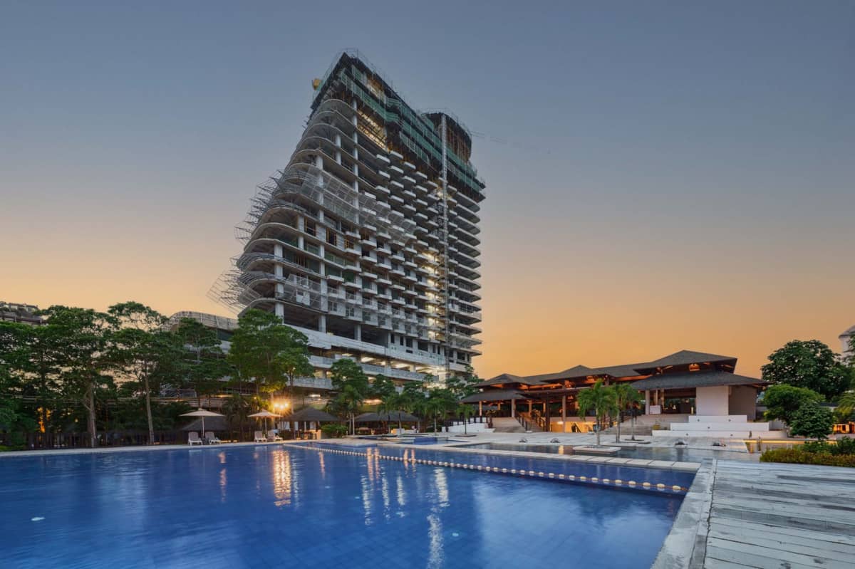 THE Spinnaker stands as Club Laiya’s premier beachfront condominium.