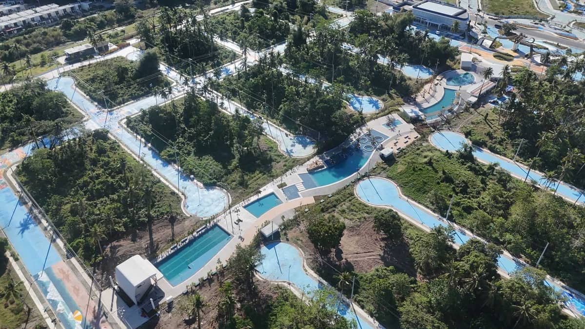 CLUB Laiya’s Linear Pool at the Premium District.