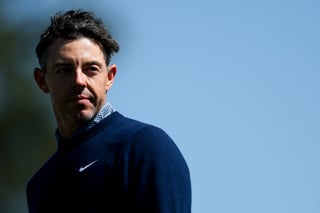 Here comes Rory: defending champ surges, ties burns for lead