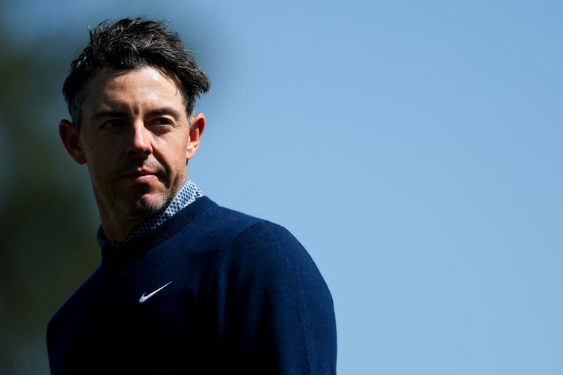 Here comes Rory: defending champ surges, ties burns for lead