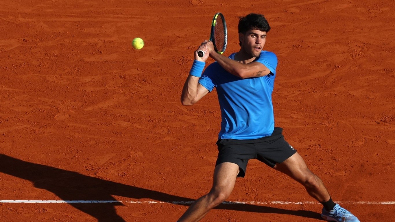 Big guns struggle: Sinner, Alcaraz wobble way to Monte Carlo quarters
