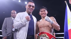 Taduran kneels before Pacquiao
