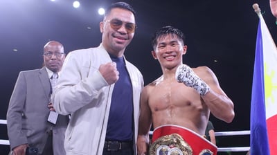 Taduran kneels before Pacquiao