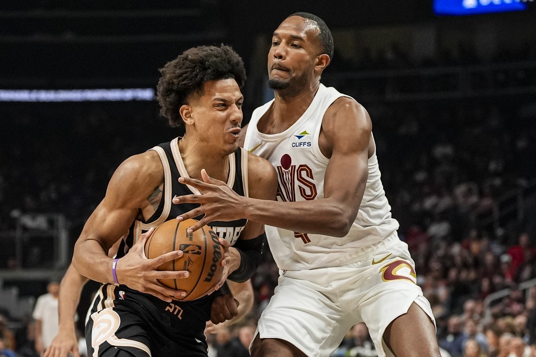 Hawks rip Cavs, catch playoff slot