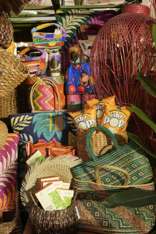ASSORTED Souvenirs & Accessories.