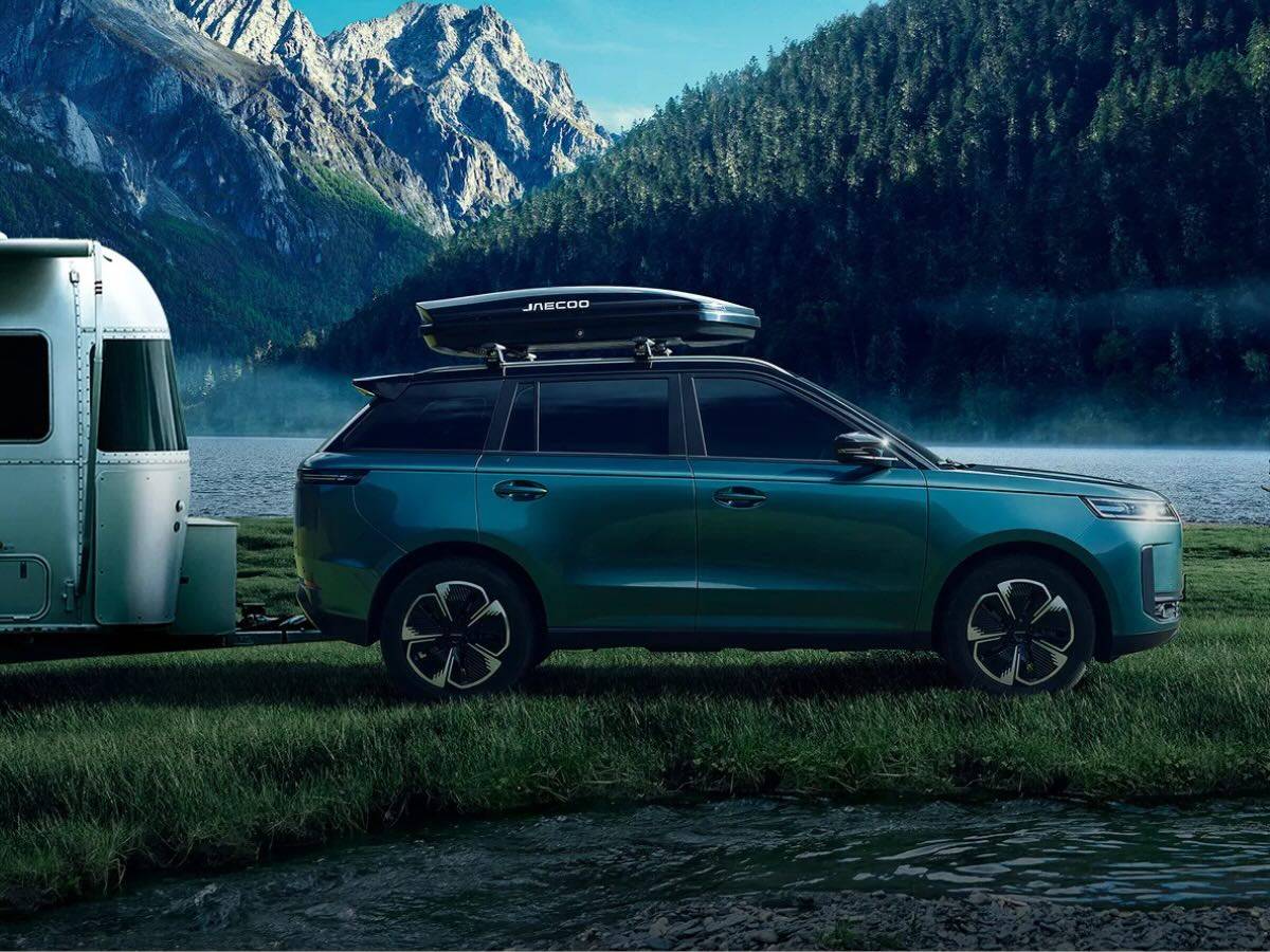 HYBRID system in the Jaecoo J5 SHS-H pairs a turbo engine with an electric motor for improved fuel efficiency.
