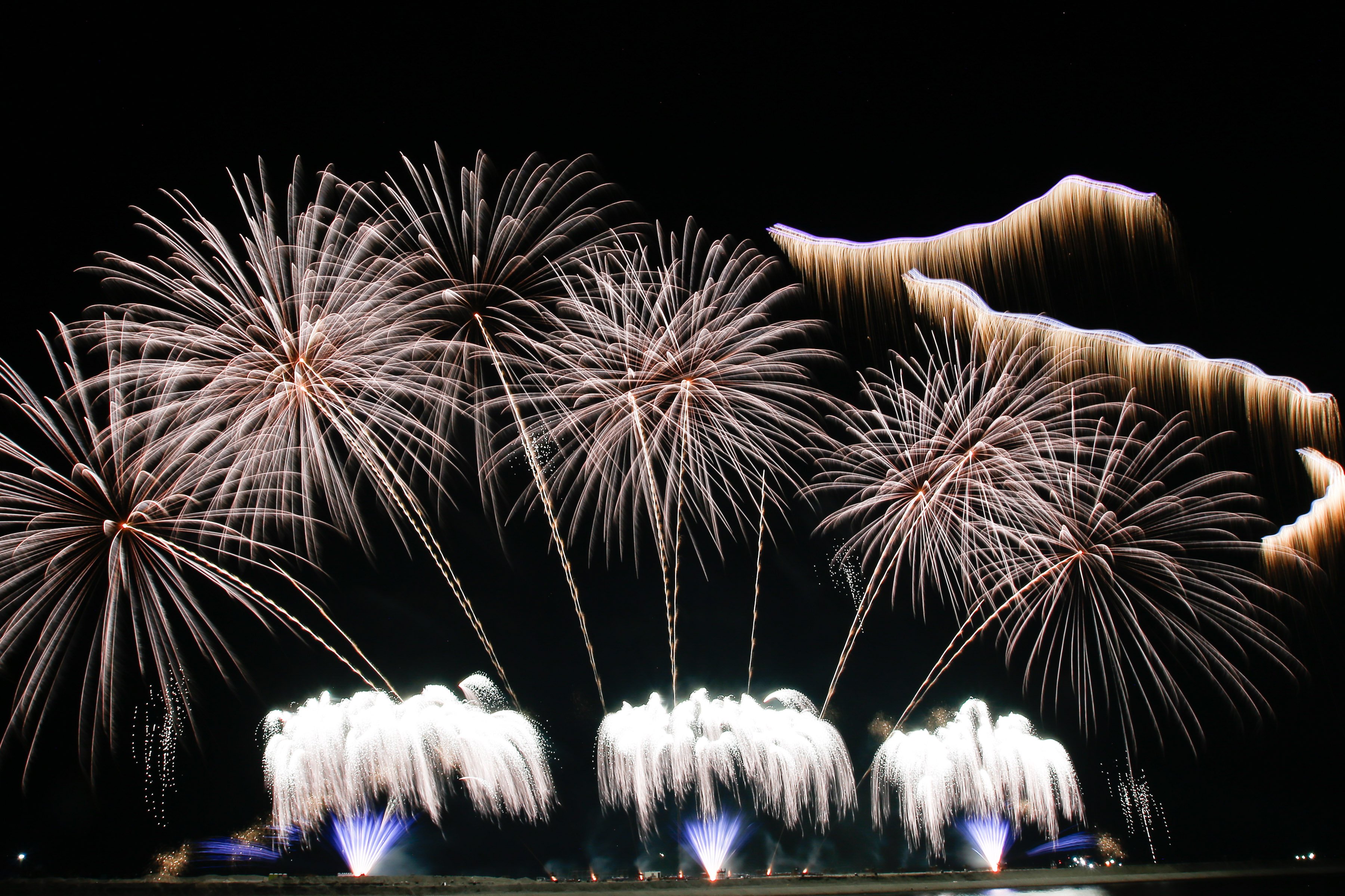 Philippines' Platinum Fireworks Incorporated lights up the Manila Bay skies during the finale exhibition of the 13th Philippine International Pyromusical Competition at the SM Mall of Asia in Pasay City on 11 April 2026. Pyrotex Fireworx from the United Kingdom took this year's championship title, besting seven other competing countries.