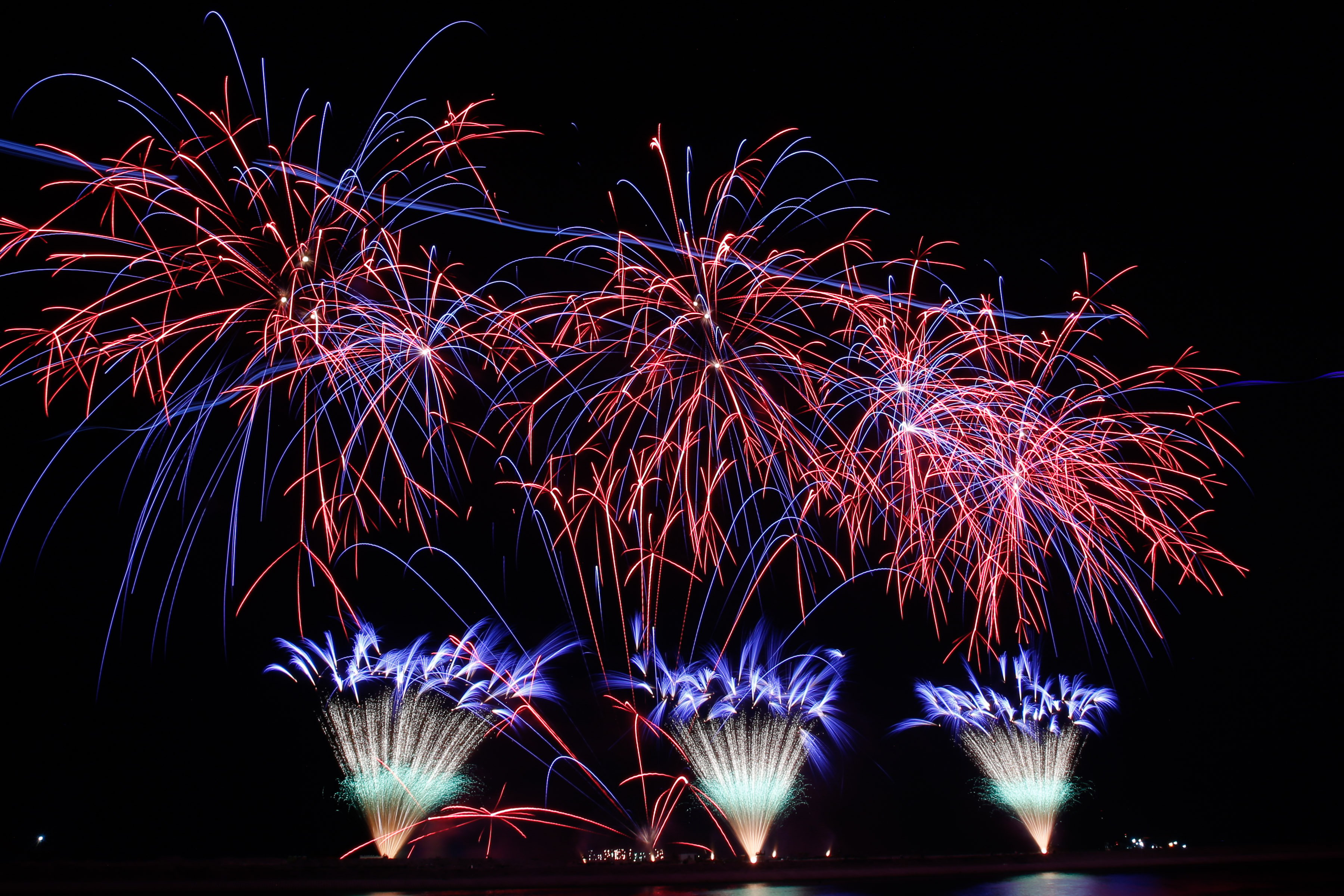Philippines' Platinum Fireworks Incorporated lights up the Manila Bay skies during the finale exhibition of the 13th Philippine International Pyromusical Competition at the SM Mall of Asia in Pasay City on 11 April 2026. Pyrotex Fireworx from the United Kingdom took this year's championship title, besting seven other competing countries.