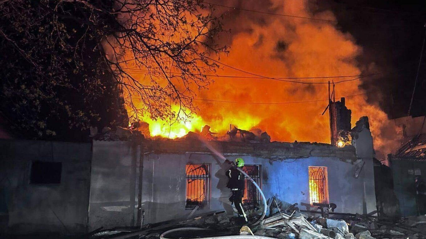 Ukraine, Russia trade Easter truce breach barbs
