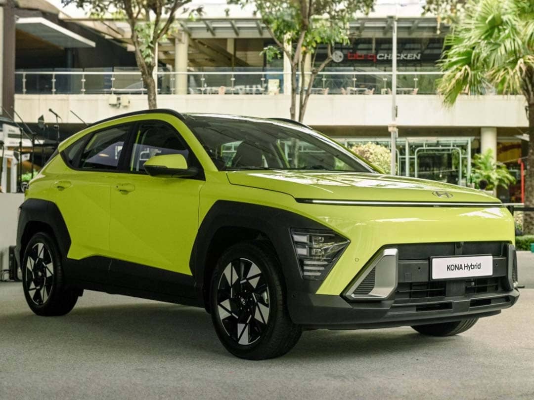 KONA Hybrid comes with up to P150,000 in savings and free first-year insurance under Hyundai Finance.