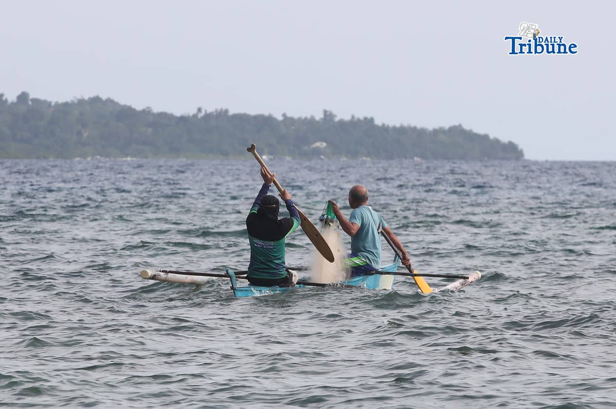(April 11 2026) Fishermen riding a boat carrying fishnet, looking for a fish to catch at Sandingan island, Brgy. Basdio, Loon Bohol on Saturday April 11, 2026. Photo/Analy Labor