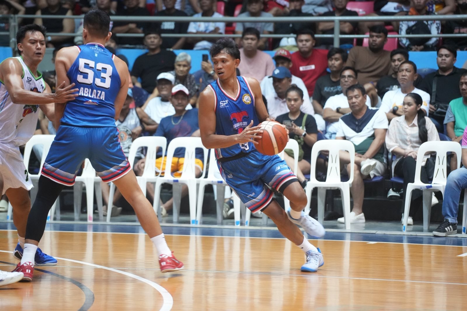 Batangas, Mindoro thwart rivals