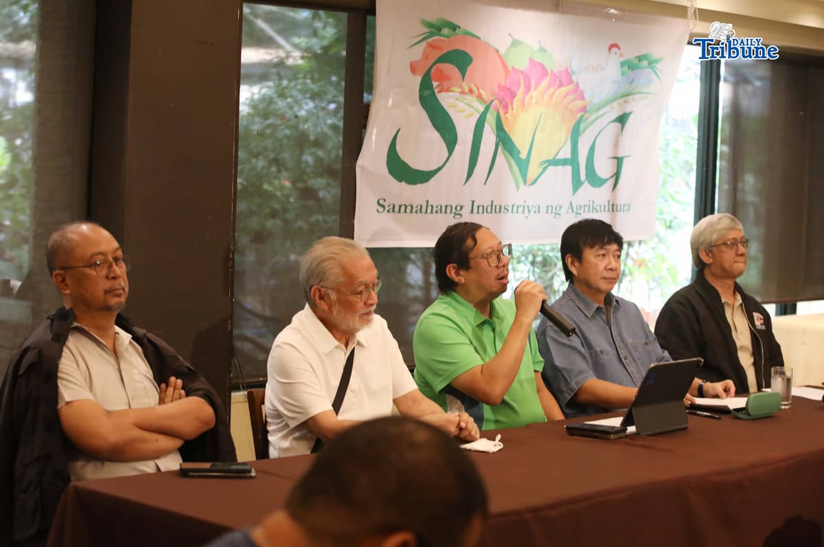 (April 13 2026) Members of the Samahang Industriya ng Agrikultura (Sinag) led by chair Rosendo So air out their concern on the proposed tariff reduction on imported pork, chicken and corn and show their statement letter to President Ferdinand Marcos Jr. during a press briefing in Quezon City on Monday. Photo/Analy Labor
