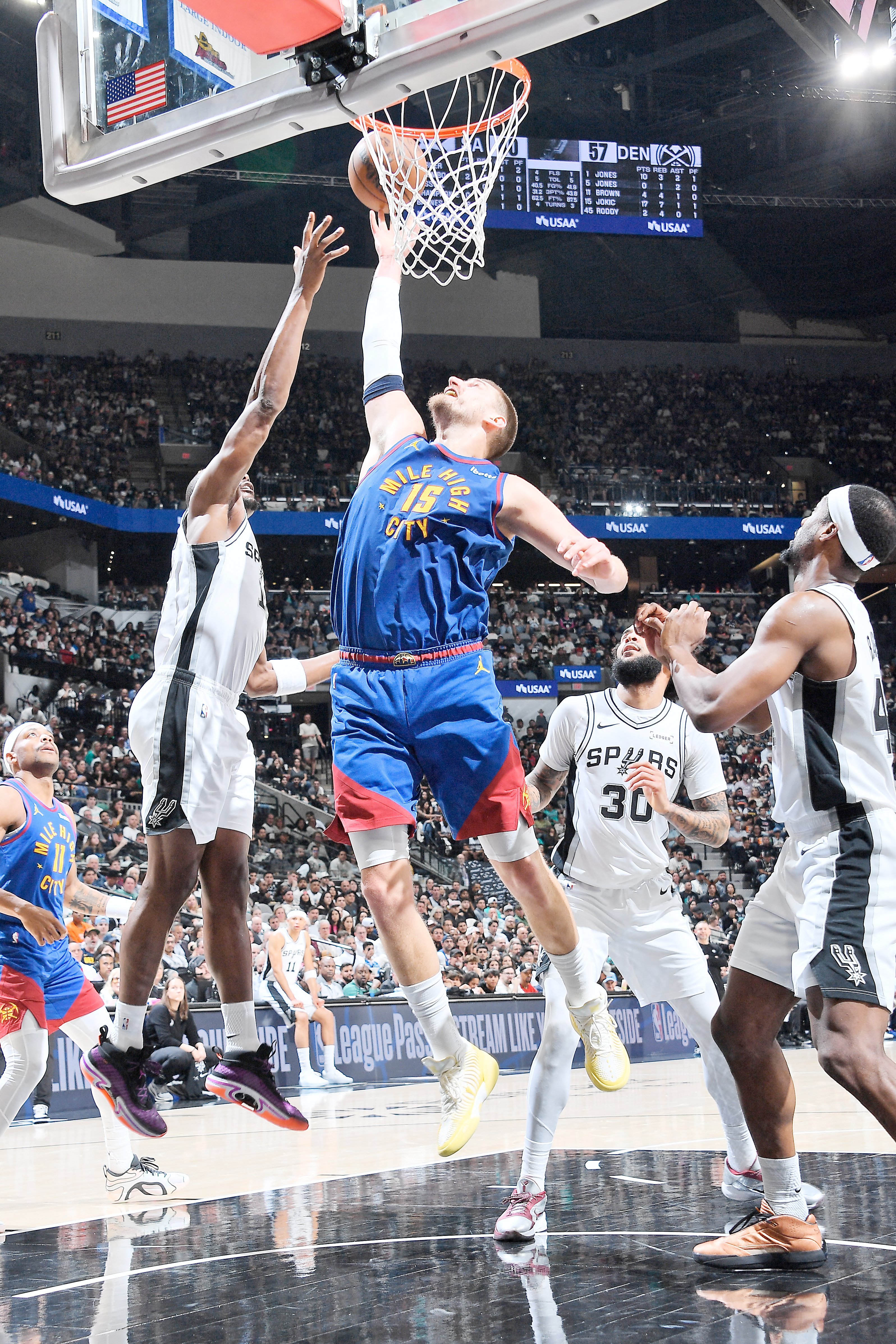 Jokic, Nuggets roll into NBA playoffs