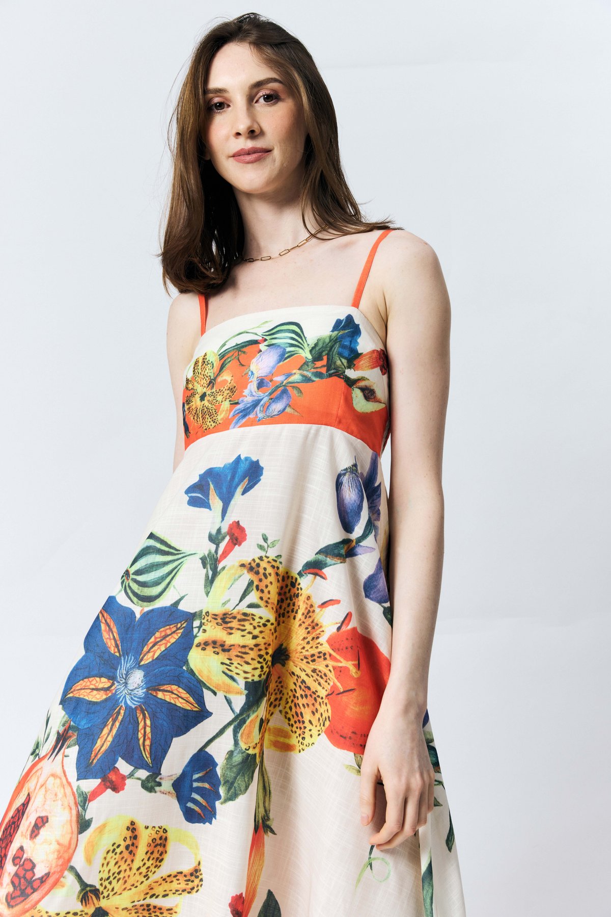 Back to Nature. A linen-etched canvas for the season’s most wanted botanical. Oversized lilies and sun-ripened pomegranates emerge in a striking triptych of cobalt, tiger-lily orange, and deep crimson against a pris