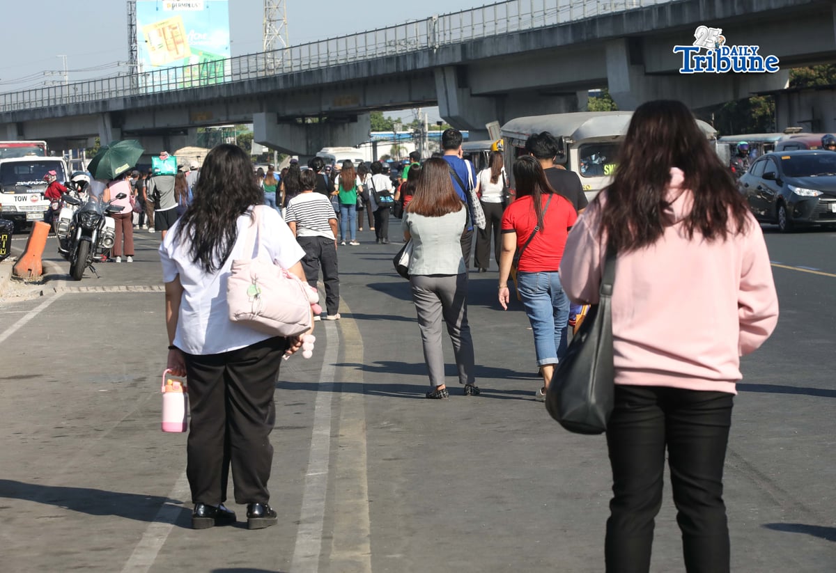 (April 14 2026) Commuters seen waiting for public transport along Commonwealth Avenue in Quezon City, on Tuesday Morning April 14 2026. The Jeepney group is set for a three day transport strike starting April 15-17. Photo/Analy Labor
