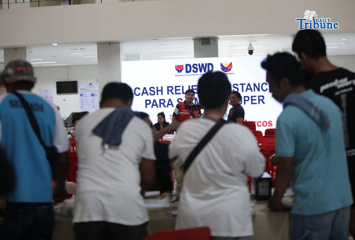 (April 14 2026) Public utility jeepney and tricycle drivers in San Juan City on Tuesday April 14 2026, receive cash relief assistance, a special payout for the previously unlisted and unserved drivers in the National Capital Region. Photo/Analy Labor