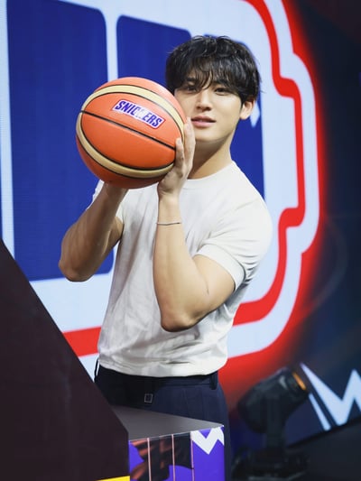 Mingyu steals hearts during Manila fan meet