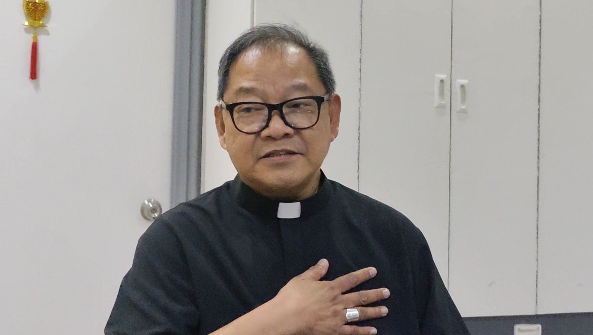 CBCP official pities Trump over attacks vs pope, AI image