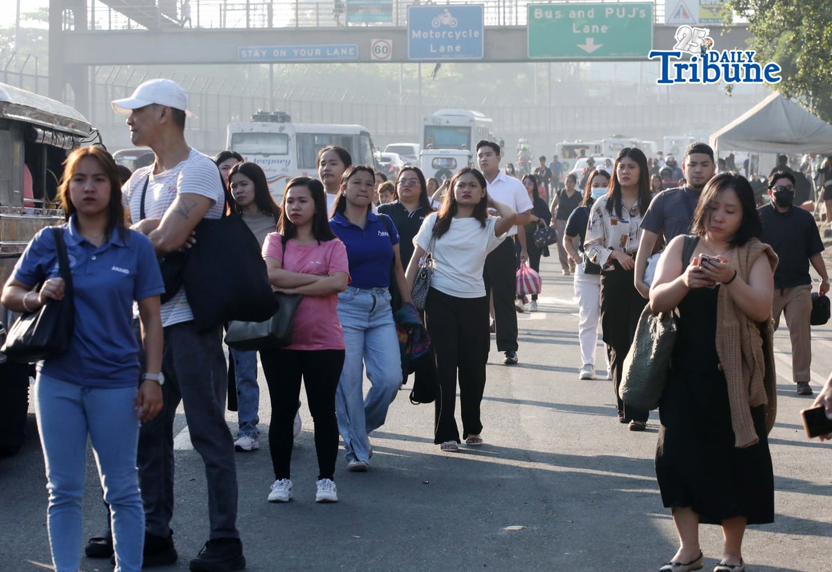 (April 15 2026)  On Wednesday April 15 2026, the first day of transport strike commuters waiting for public transport to ride along Commonwealth Avenue in Quezon City, to get to their destination. Photo/Analy Labor