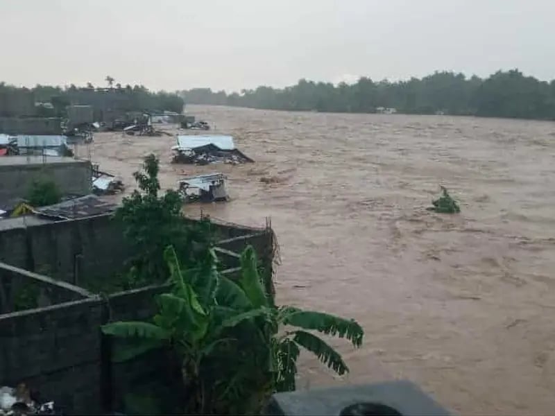 Floods kill at least 19
