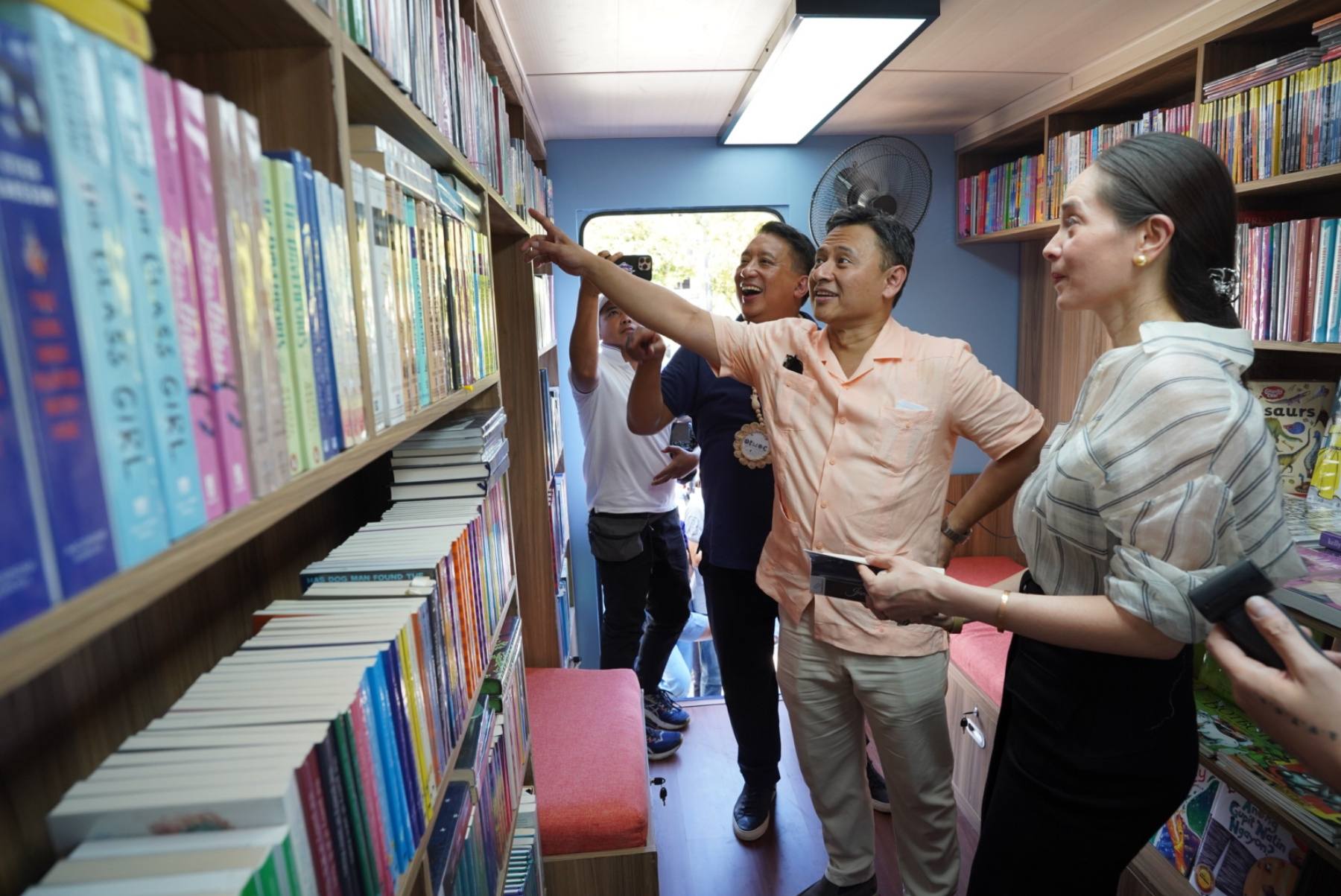 Ormoc launches traveling library for barangay readers