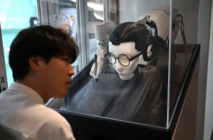 ‘AI shamans’ tell fortunes of curious South Koreans