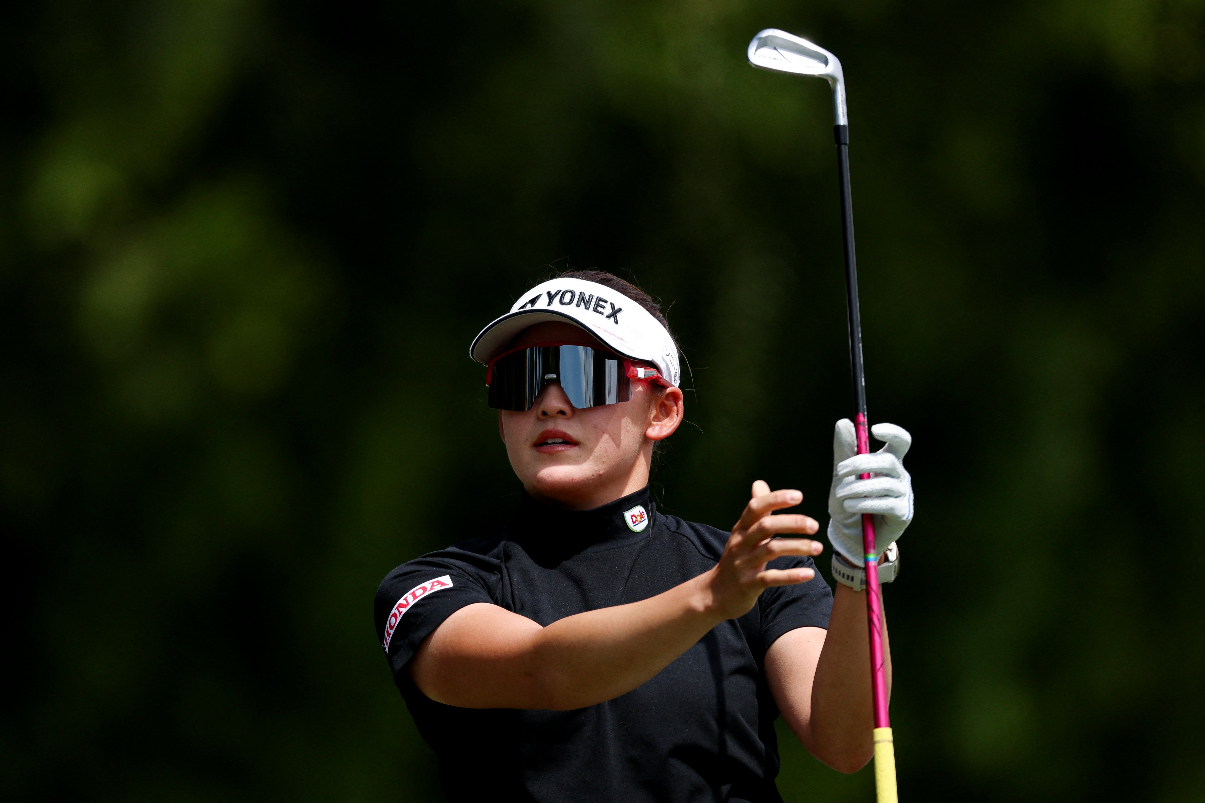 Iwai sparkles with 9-under 63
