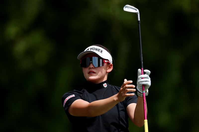 Iwai sparkles with 9-under 63