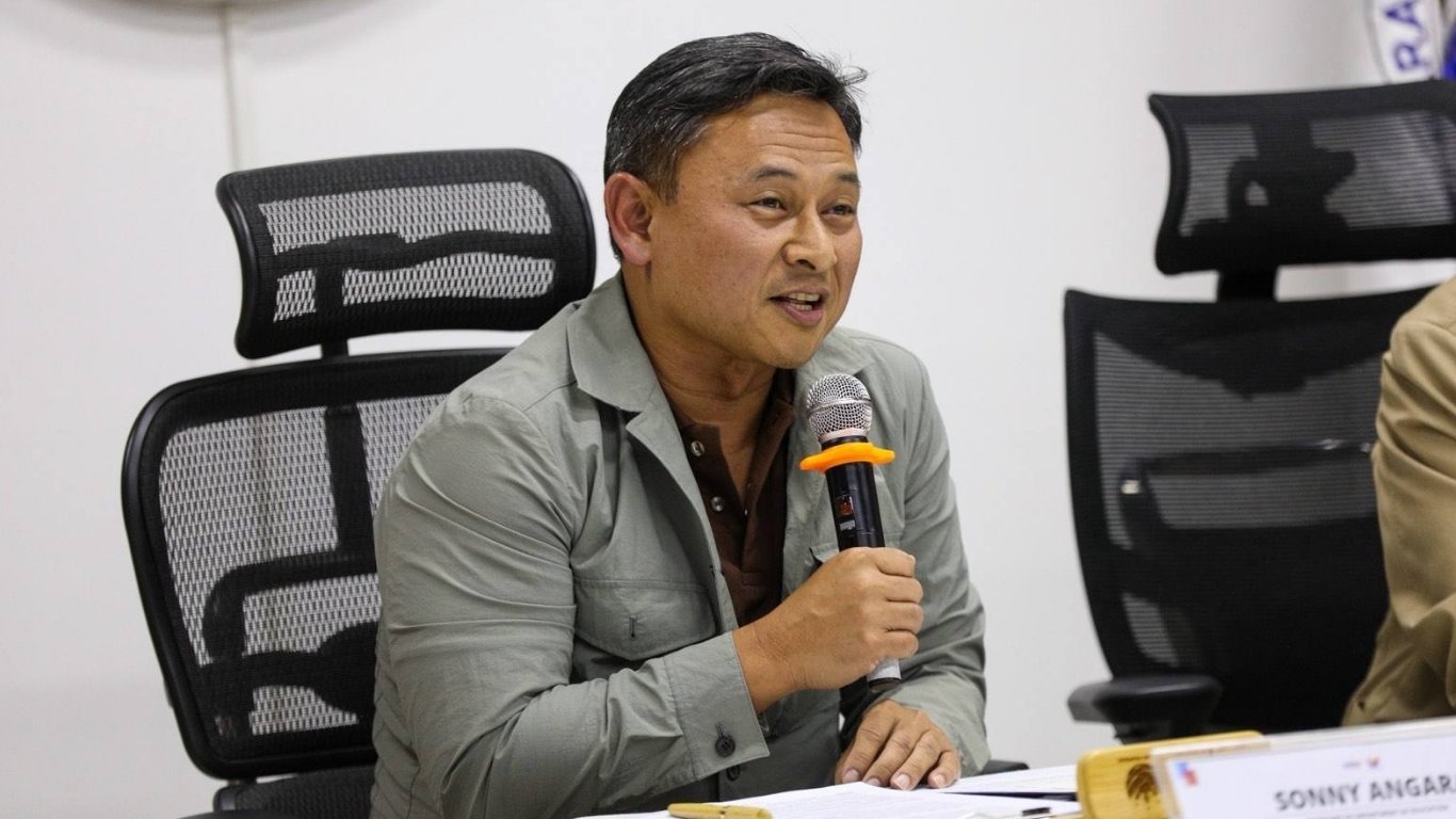 Defend truth, campus journalists urged