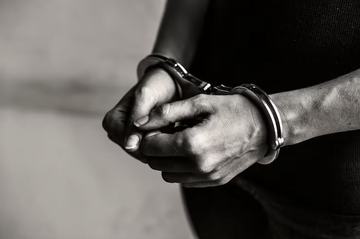 Security guard foils robbery in Las Piñas; stops armed attacker