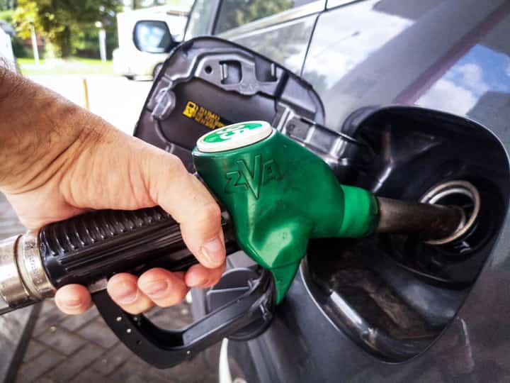 U.S. extends sanctions waiver on Russian oil